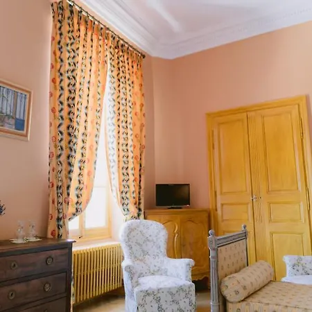 Chateau De Varenne Hotel Sauveterre (Gard)