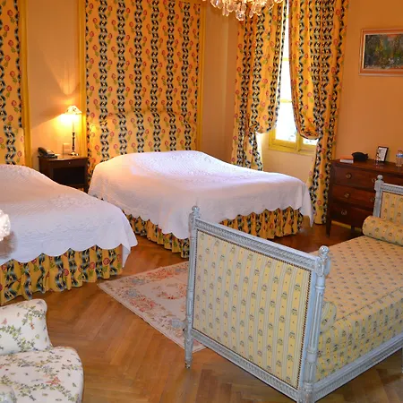 Chateau De Varenne Hotel Sauveterre (Gard)
