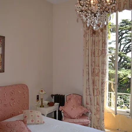 Hotel Chateau De Varenne Sauveterre (Gard)