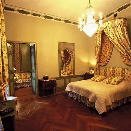 Chateau De Varenne 4* Sauveterre (Gard)